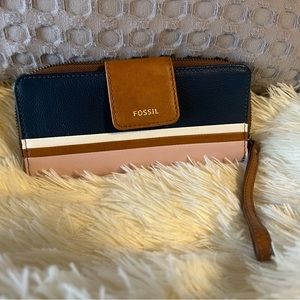 Fossil clutch wallet